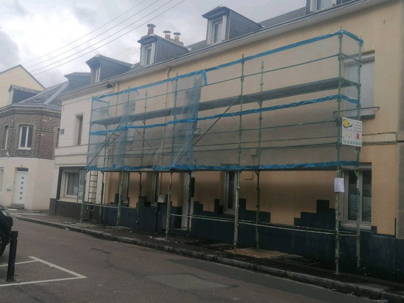 Professionnel pour un ravalement de façade de maison de ville à Rouen 76